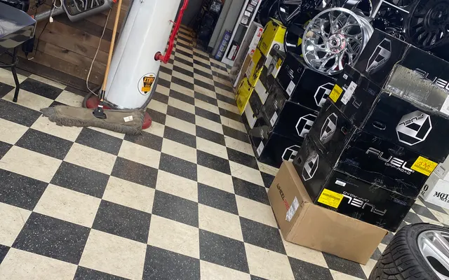 Photo of Robert Jr's Tire and Auto, an auto repair shop in Conway, AR