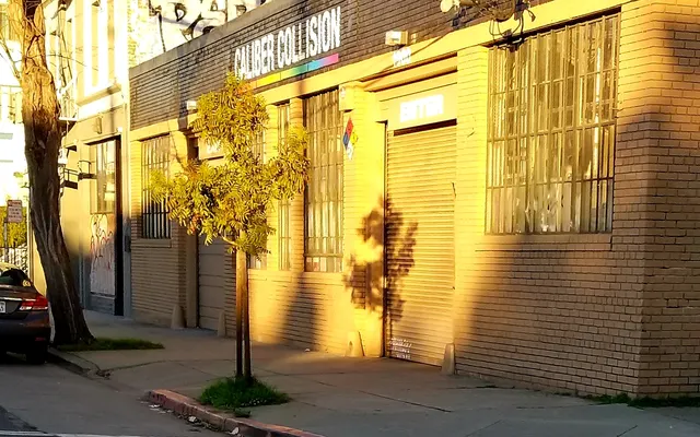 Photo of Caliber Collision, an auto repair shop in Oakland, CA