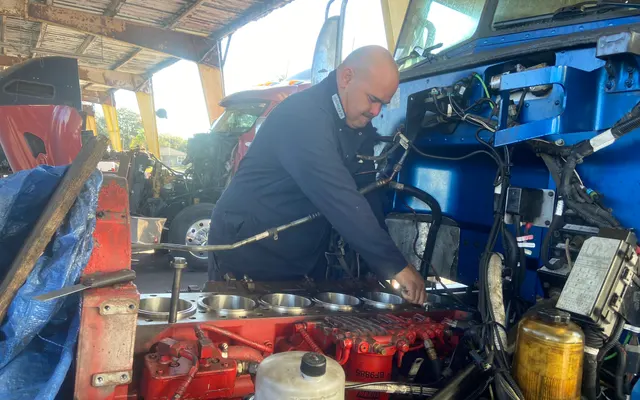 Photo of Taller Truck RRT Mechanical services LLC Engine and Transmission Differential A/C Repair Alignment and Balancing, an auto repair shop in Tampa, FL