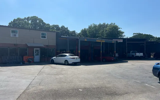 Photo of Elite Auto, an auto repair shop in Tampa, FL