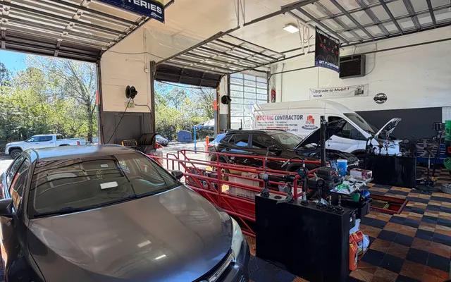 Photo of Splash N' Dash - Express Lube, an auto repair shop in Orlando, FL