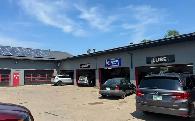 Photo of Henry's Auto Care LLC, an auto repair shop in Ottumwa, IA