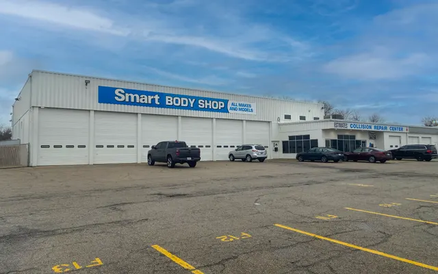 Photo of CARSTAR Smart Collision Express Quad Cities, an auto repair shop in Davenport, IA