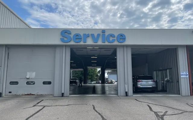 Photo of DeYarman Knoxville Service Center, an auto repair shop in Knoxville, IA