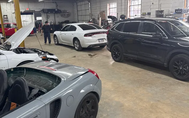 Photo of Gateway Auto Service and Collision #2, an auto repair shop in Maywood, IL
