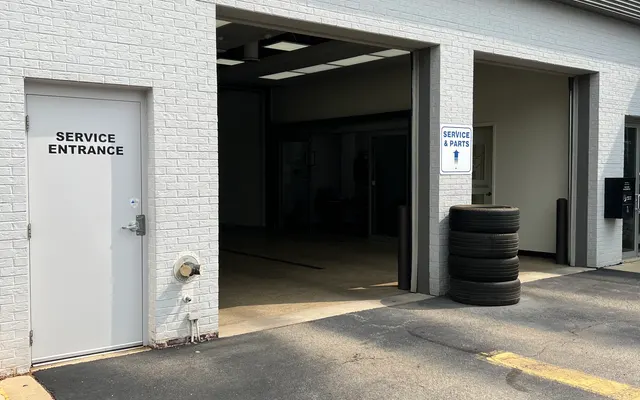 Photo of Napleton Lincoln of Schaumburg Service, an auto repair shop in Schaumburg, IL