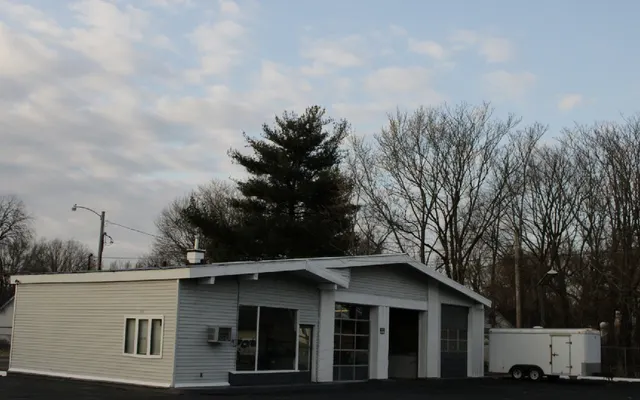 Photo of In n Out Auto, an auto repair shop in Springfield, IL