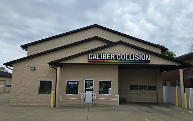 Photo of Caliber Collision, an auto repair shop in Fairview Heights, IL