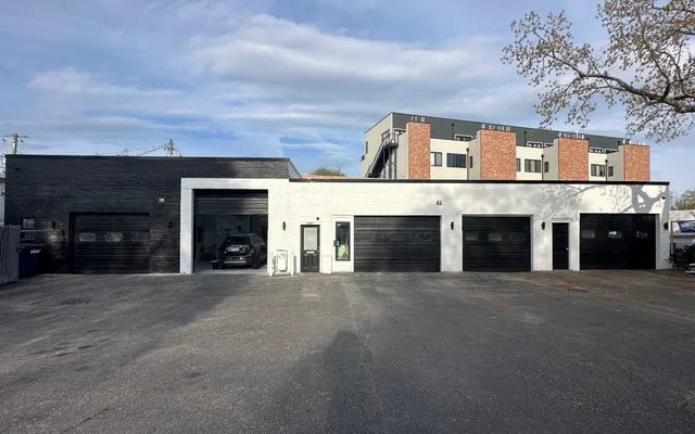 Photo of Leitherer Auto Body Shop in Skokie, an auto repair shop in Skokie, IL