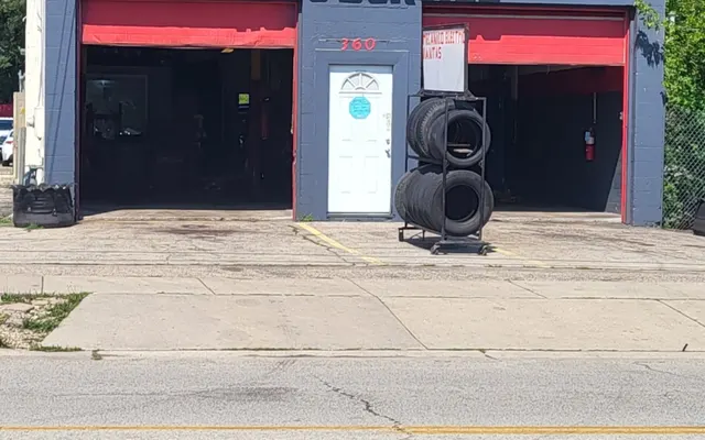 Photo of VR auto service, an auto repair shop in Elgin, IL
