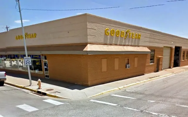 Photo of Kansasland Tire and Service, an auto repair shop in Hutchinson, KS