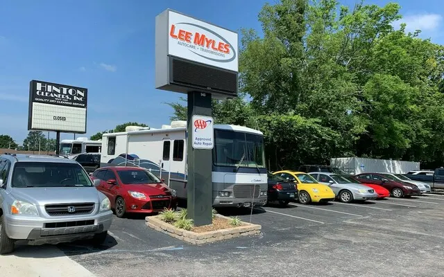 Photo of LEE MYLES AUTOCARE + TRANSMISSIONS, an auto repair shop in Bowling Green, KY