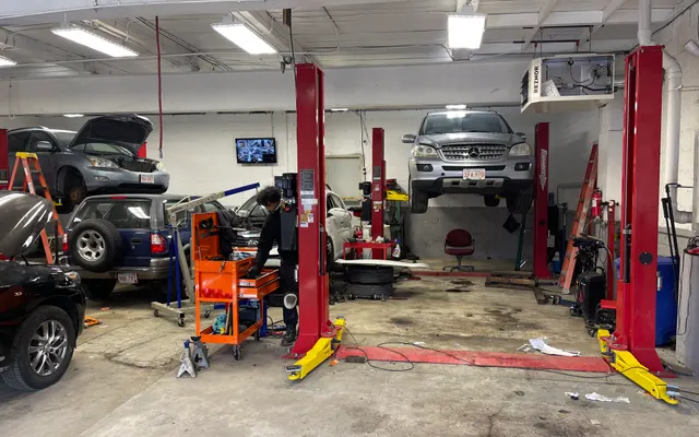 Photo of Super Diagnostic team Reyes Auto, an auto repair shop in Lawrence, MA