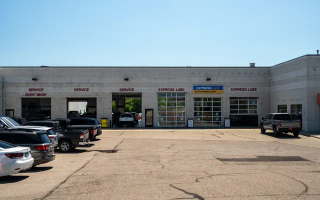 Photo of Jeff Belzer Chevrolet Service Center, an auto repair shop in Lakeville, MN