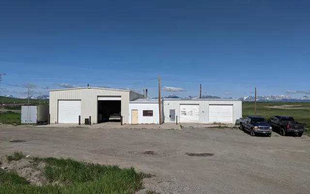 Photo of SinClair Glass & Auto LLC, an auto repair shop in Browning, MT