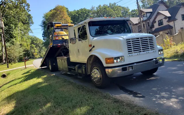 Photo of Auto Cambio Universal - High Quality Mechanic & Towing Services, Auto Collision Repair, Car Maintenance, an auto repair shop in Durham, NC