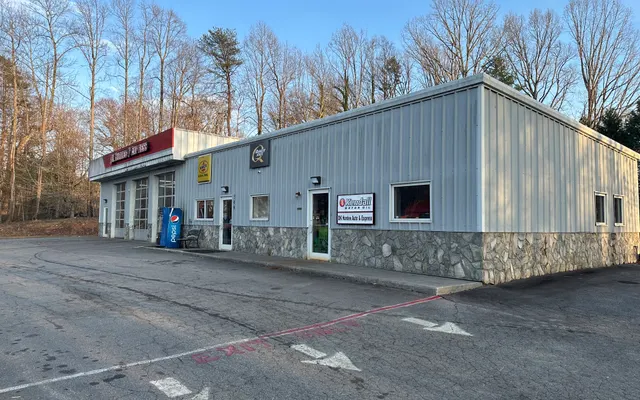 Photo of DK Hardee Express Oil, Auto, & Tire - Elkin, an auto repair shop in Elkin, NC