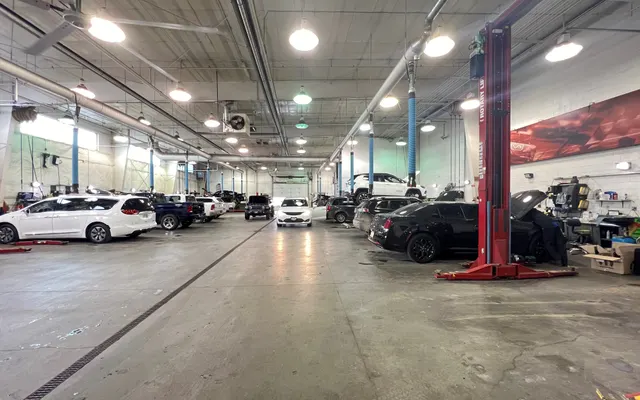 Photo of Sid Dillon CDJR FIAT® of Lincoln Service, an auto repair shop in Lincoln, NE