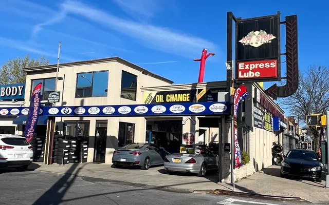 Photo of Pitstop Lube & Tune, an auto repair shop in Jamaica, NY