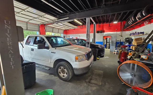 Photo of RoadRunner Quick Service, an auto repair shop in Philadelphia, PA