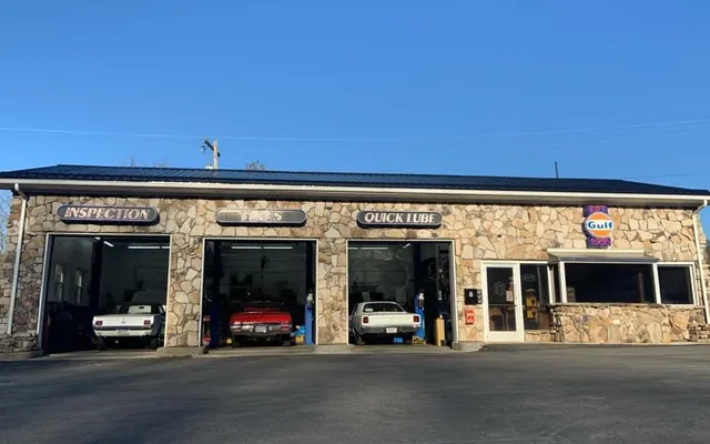 Photo of Rt. 8 Auto Service, an auto repair shop in Valencia, PA