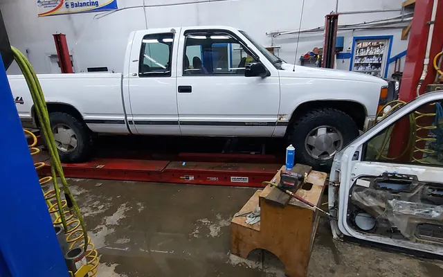 Photo of Dakota Glass and Alignment, an auto repair shop in Mobridge, SD