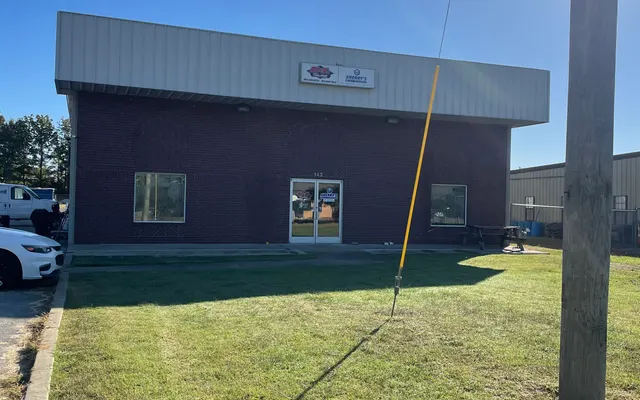 Photo of G & L Towing LLC, an auto repair shop in Munford, TN