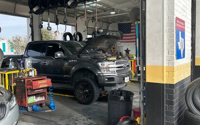 Photo of 10 minute oil change, an auto repair shop in Garland, TX