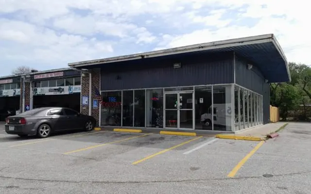 Photo of Discount Auto Repair, an auto repair shop in Pasadena, TX
