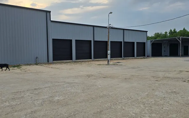 Photo of VICTOR'S GARAGE, an auto repair shop in Cleveland, TX