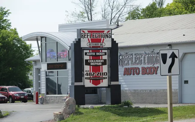 Photo of Caliber Collision, an auto repair shop in St Francis, WI